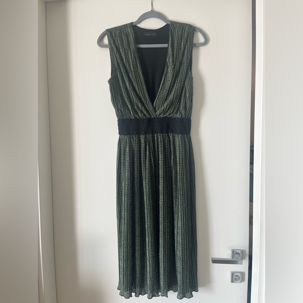 Dress Plisse Midi in green and black